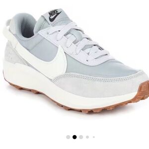 WOMEN'S NIKE WAFFLE DEBUT SNEAKERS - SIZE 8